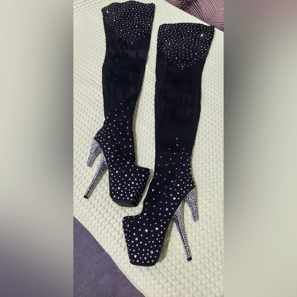Brand new performance boots with double hills